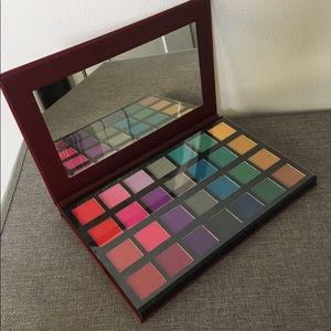 Alexis Stone Makeup Revolution Instinct Palette